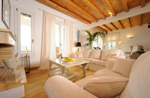 Kato Fellos Villa | Andros: Luxurious Villa With Private Swimming Pool