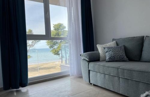 Shengjin Apartment | Andrras Beach House Beachfront Apartment with Sea View