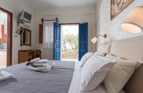 Perissa Apartment | Anezina Villas