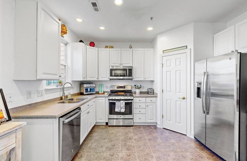 Villages of Five Points House | ANGELA`S ECLECTIC VILLA | 3 Bed, 2.5 Bath