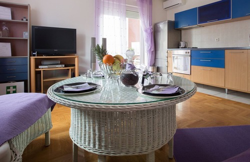 Novi Zagreb Apartment | Angela Zagreb with Garden