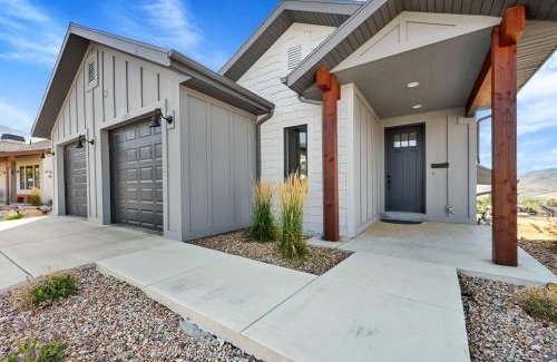 Wolf Creek House | Angels Landing All Season Paradise Powder Mountain Views & Golfing