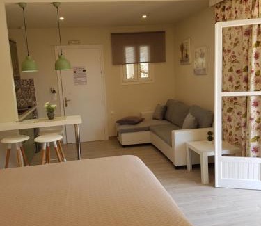 Lakones Hotel | Angels Pool Studios and Apartments