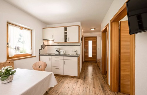 Campo Tures Apartment | Angererhof - Holiday Apartment 'Leni' with Mountain View, Private Garden and Wi-Fi
