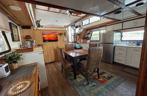Springs at Kings Bay Boat Rental | Anglers Inn Floating Suite Luxury houseboat— Manatee Kayak Three Sisters Springs
