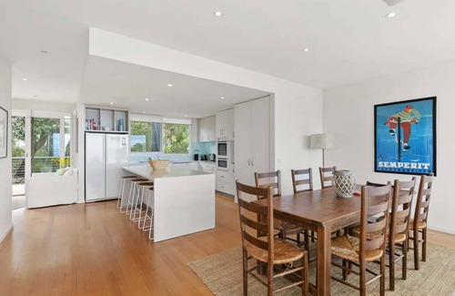 Anglesea House | Anglesea View I Ocean Views I Linen Provided