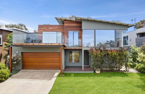 Anglesea House | Anglesea View I Ocean Views I Linen Provided