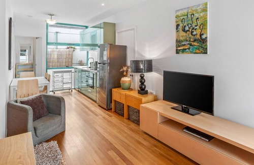 Anglesea Apartment | Anglesea Waterfront Resort 39 - Tennis Court and Pool
