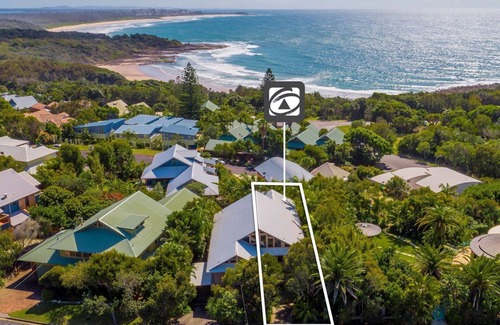 Angourie Apartment | Angourie Palms - Located in a fabulous location walking distance to Angourie surfing beaches.