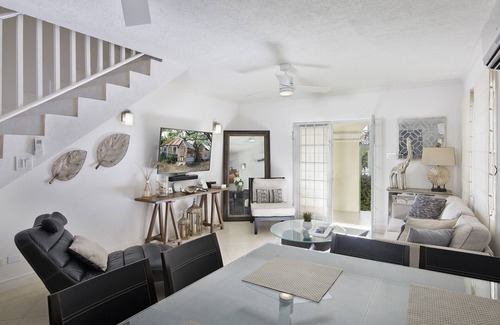 Sheraton Park Condo | Anidale is located in a quiet neighbourhood. A short walk to the Sheraton Centre shopping mall