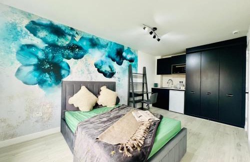 Ashford House | Anjaneya Homes - Double Room En-suites with Kitchenette