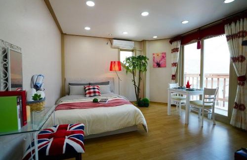 Taean House | anmyeondo neipkeulrobeo suyeongjangpensyeon