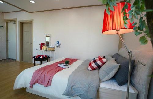 Taean House | anmyeondo neipkeulrobeo suyeongjangpensyeon