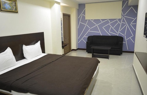 Mayiladuthurai Bed & Breakfast | Annai Residency