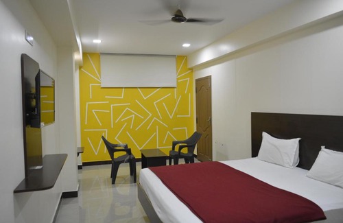 Mayiladuthurai Bed & Breakfast | Annai Residency