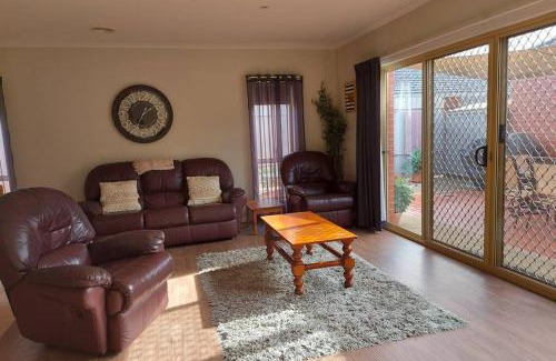Echuca House | Annesley Central Charm