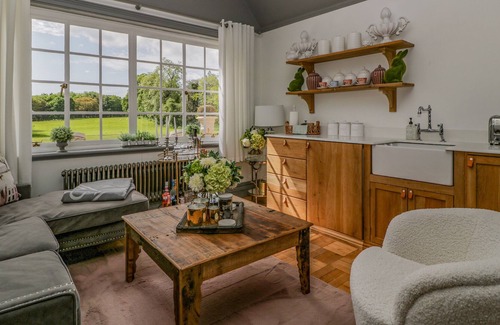 Ripple Cottage | ANNEX, romantic, luxury holiday cottage, with pool in Twyning