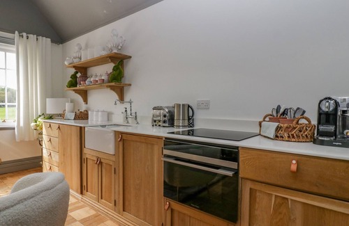 Ripple Cottage | ANNEX, romantic, luxury holiday cottage, with pool in Twyning