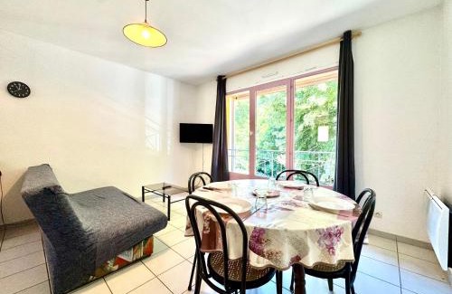 Meyras Apartment | Annexe Boullée Appartement 2 - Thermes Neyras les Bains