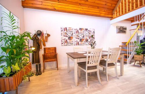 Albany Apartment | Annie's Place - a downtown, mezzanine apartment