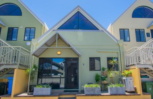 Albany Apartment | Annie's Place - a downtown, mezzanine apartment