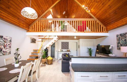 Albany Apartment | Annie's Place - a downtown, mezzanine apartment