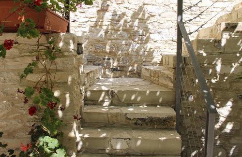 Kato Lefkara House | Annis House