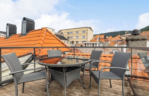 Bergen City Centre Apartment | Anno 1645 | Private roof terrace & Easy Check-In