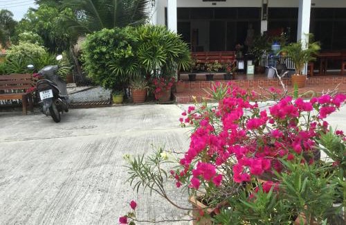 Rayong House | Anong's 2 bedroom family home for up to 6 guests
