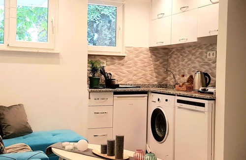Antalya City Centre Apartment | Antalya / Konyaalti 1 + 1 apartment 15 minutes walk to the sea.