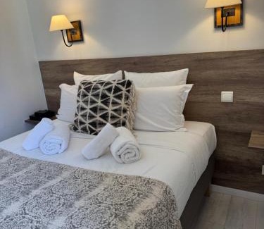 Antibes City Centre Apartment | Antibes Port - Terrasse - Parking - Piscine