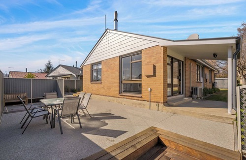 Lowburn House | Antimony Retreat - Cromwell Holiday Home