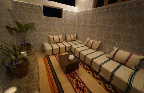 Anza Hostel | Anza sets house