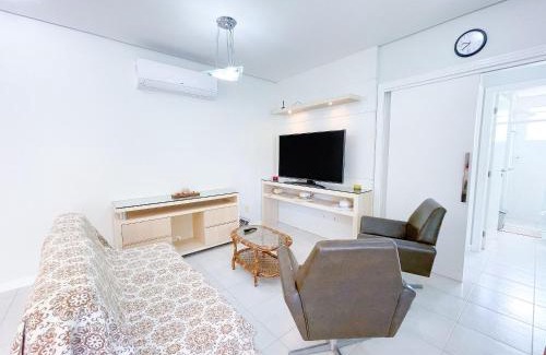 Canasvieiras Apartment | Apê A/C, Wi-Fi e Elevador | 500m Canasvieiras
