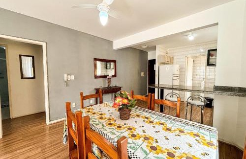 Canasvieiras Apartment | Apê Espaçoso, A/C e Garagem | 300m Canasvieiras