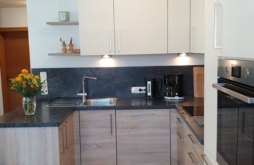 Schonbach Apartment | Apartment 'Ferienwohnung Edelstein' with Mountain View, Private Terrace and Wi-Fi