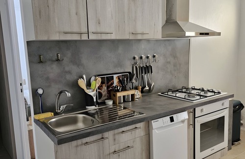 Saint-Sauveur-de-Cruzieres Apartment | Apartment 'Gîte 3 - Lavande' with Lake View, Shared Pool and Wi-Fi