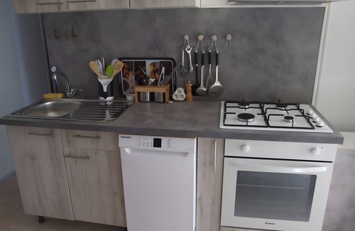 Saint-Sauveur-de-Cruzieres Apartment | Apartment 'Gîte 3 - Lavande' with Lake View, Shared Pool and Wi-Fi