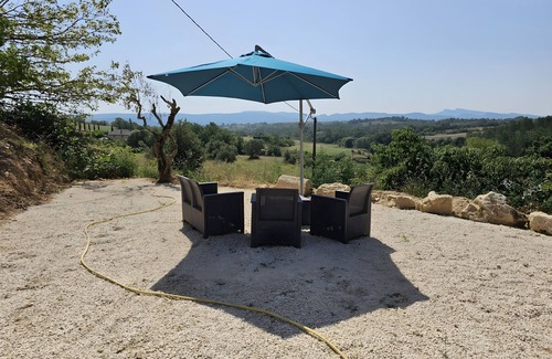 Saint-Sauveur-de-Cruzieres Apartment | Apartment 'Gîte 3 - Lavande' with Lake View, Shared Pool and Wi-Fi