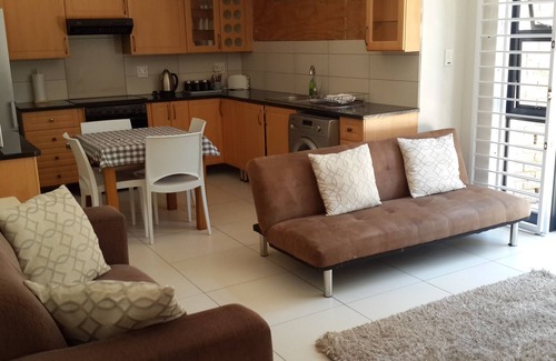 Salt Rock Apartment | Apart 7min walking distance to beach & Wi-Fi