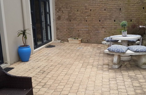 Salt Rock Apartment | Apart 7min walking distance to beach & Wi-Fi