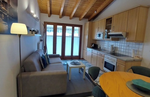 Colà Di Lazise Apartment | Apart Dina Lazise, pool, parking, WIFI, KLima, garden, laundry package