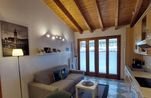 Colà Di Lazise Apartment | Apart Dina Lazise, pool, parking, WIFI, KLima, garden, laundry package