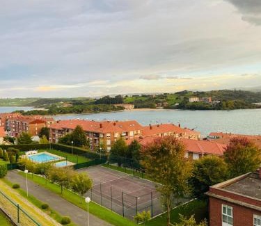 San Vicente de la Barquera Apartment | Apartamento EL PILAR con vistas a la bahía y a los picos