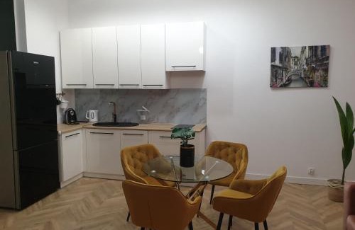 Szczawno-Zdroj Apartment | Apartament CzarnoRóżowy