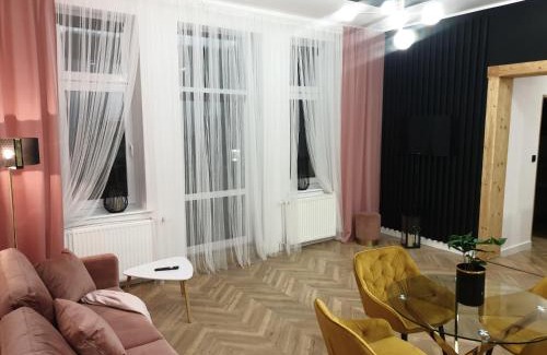Szczawno-Zdroj Apartment | Apartament CzarnoRóżowy