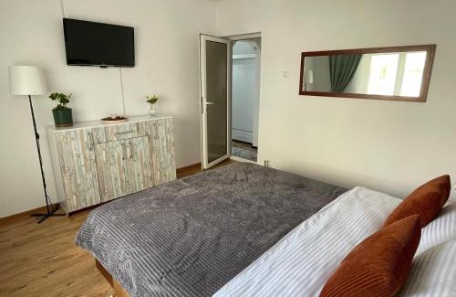 Husi Apartment | Apartament Husi