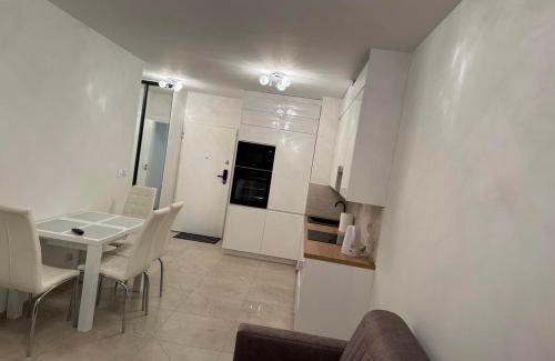 Jezyce Apartment | Apartament JANICKIEGO 159 parking free