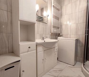 Kielce Apartment | Apartament Julia 1-3 os I piętro z balkonem i garażem
