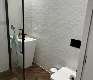 Stare Podgorze Apartment | Apartament Shadow Prywatne Jacuzzi Zamoyskiego Kraków